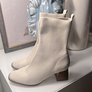 Bishop Pull on sock Boots